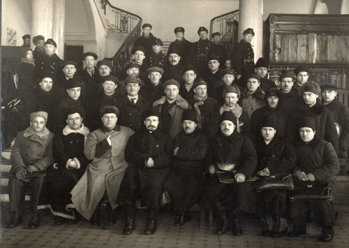 Депутаты Нижегородского горсовета с председателем А.И.Мураловым. 1924 год