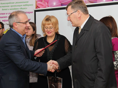 Центр «Верас» поблагодарил депутата Алексея Гойхмана за поддержку