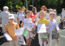 Марк Фельдман поздравил учеников Советского района с праздником Детства