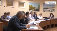 Продавать земельные участки военных городков с аукциона  единым блоком