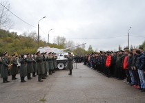 «Служба в армии учит молодых людей по-настоящему любить свою Родину и отличать смелых, надежных парней от трусов », -