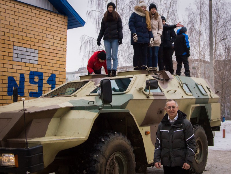 Депутат Игорь Богданов организовал военно-спортивный праздник с участием спецназа в микрорайоне Молитовка