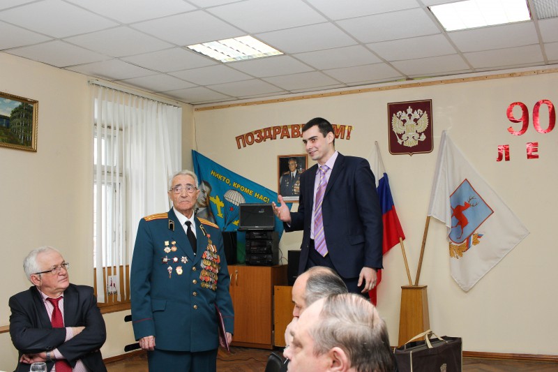 Участника Великой Отечественной войны Ивана Васильевича Воронина от имени главы города поздравили члены Молодежной палаты