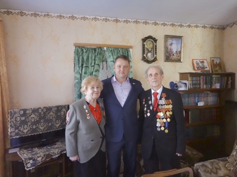 Депутат Роман Буланов поздравил ветеранов с 70-летием Великой Победы