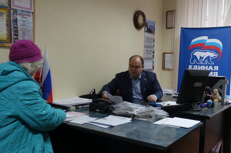В рамках Единого дня приема партии Единая Россия депутат Сергей Кондрашов провел личный прием в школе №32