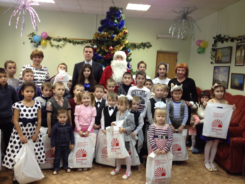 Дмитрий Барыкин поздравил детей из социально незащищенных семей с Новым годом
