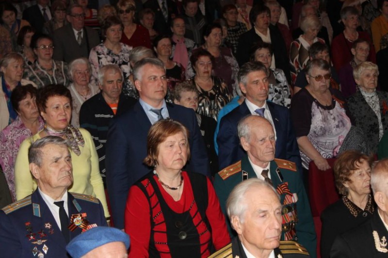 Иван Карнилин и Сергей Белов поздравили ветеранов  на городском собрании в честь Дня Победы