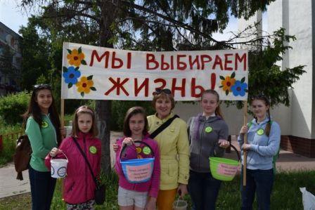 Акция «Брось сигарету - получишь конфету!» прошла в ТОС Ленинского района