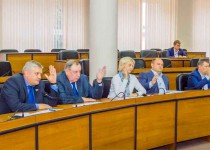 Комиссия по имуществу и земельным отношениям рекомендовала к рассмотрению на заседании Думы более десяти вопросов