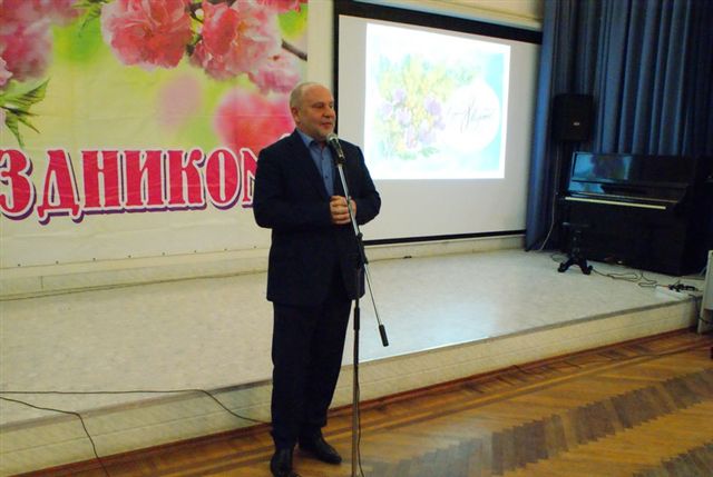 Андрей Дранишников поздравил женщин с праздником — Международным женским днем