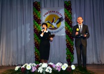 С.В.Белов выразил глубокую признательность И.Н.Карнилину и депутатам городской Думы за поддержку конкурса «Учитель года-2017»