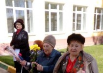 Жители ТОС поселка Светлоярский и 7-го микрорайона приняли участие в открытии мемориальной доски