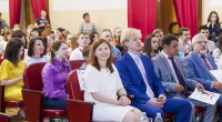 Елизавета Солонченко поздравляет выпускников Мининского университета с окончанием вуза