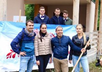Члены Общественной палаты Нижнего Новгорода вместе с волонтерами провели акцию по озеленению парка Кулибина