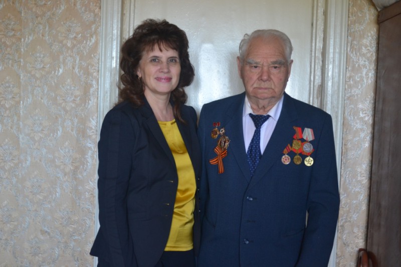 Надежда Мельникова поздравила ветерана ВОВ с наступающим праздником – Днем Победы