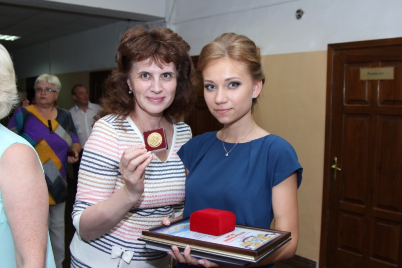 Праздник для медалистов, организованный при поддержке Надежды Мельниковой, прошел в Ленинском районе