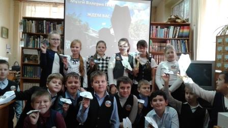 Андрей Дранишников вручил памятные подарки участникам географического марафона «Музей в саквояже»