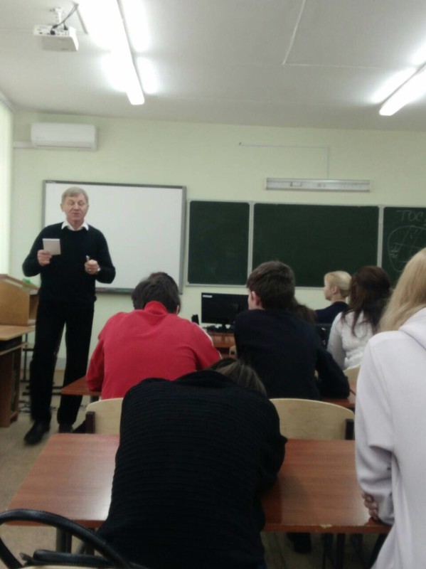 Молодым избирателям о выборах рассказали в ТОС поселка Светлоярский и 7 микрорайона