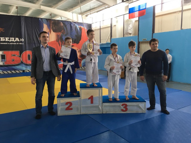 Артем Савин открыл спортивный турнир в школе самбо и дзюдо