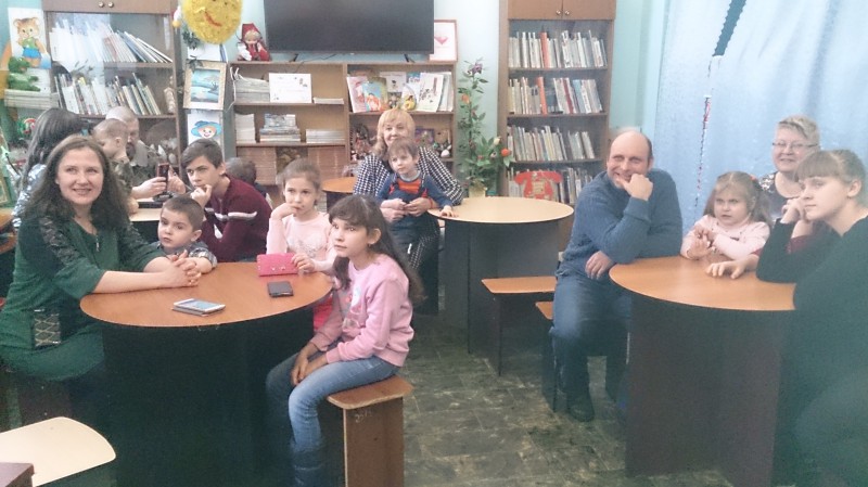 Многодетные семьи микрорайона «Спортивный» отметили День защитника Отечества в библиотеке