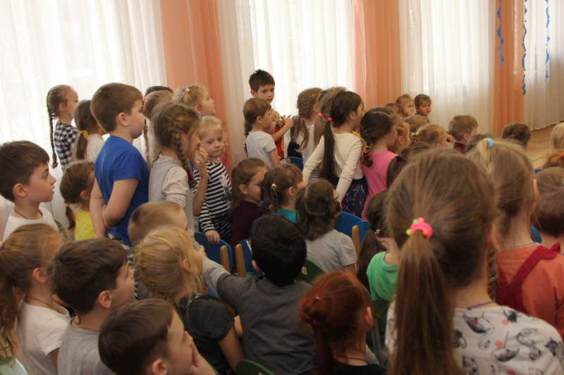 Анна Татаринцева организовала театрализованное представление для воспитанников детского сада