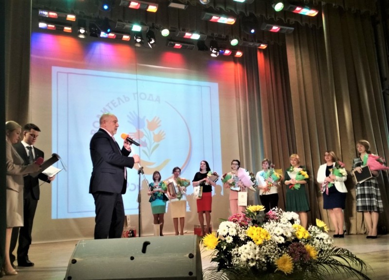 Андрей Дранишников поздравил финалистов городского конкурса классных руководителей