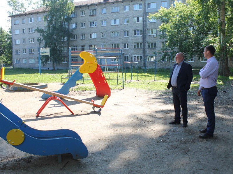 Андрей Дранишников оценил состояние детских площадок в Ленинском районе