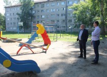 Андрей Дранишников оценил состояние детских площадок в Ленинском районе