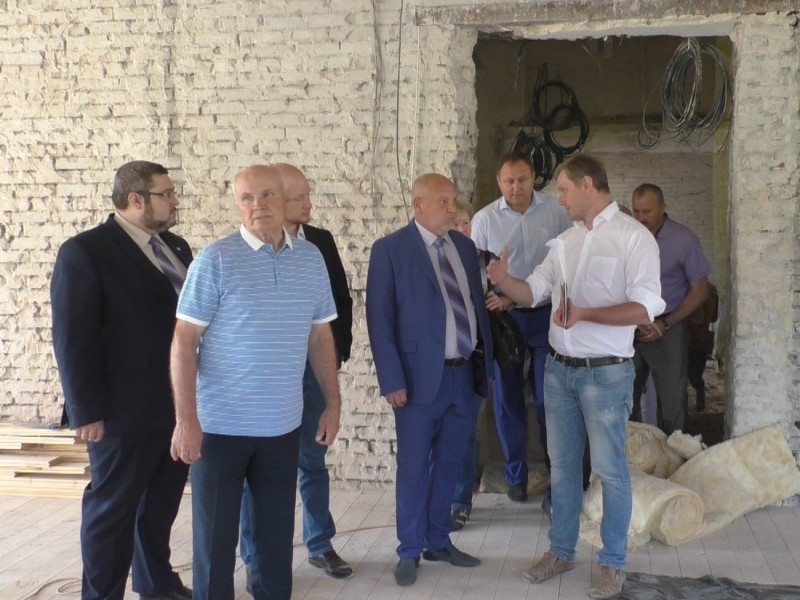 Депутаты взяли под контроль ход капитального ремонта в школе №123 Ленинского района