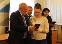 Андрей Дранишников выручил паспорта молодым гражданам России