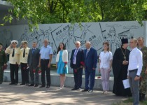 Надежда Мельникова приняла участие в митинге, посвященном Дню памяти и скорби
