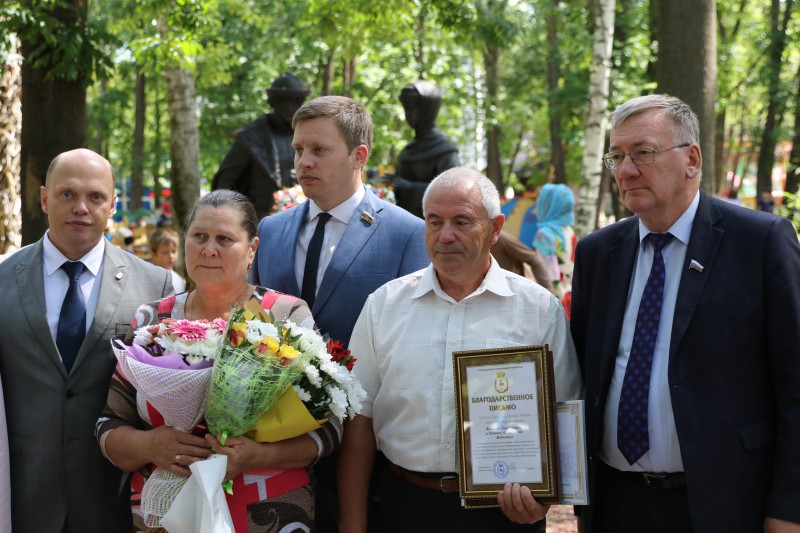 Шесть семей Канавинского района награждены Благодарственными письмами городской Думы