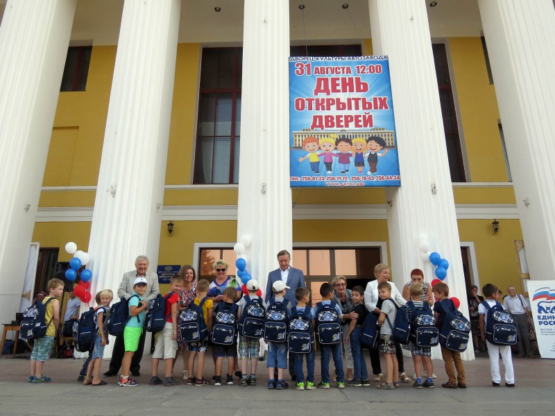 Карим Ибрагимов принял участие в благотворительной акции «Подарок первокласснику»
