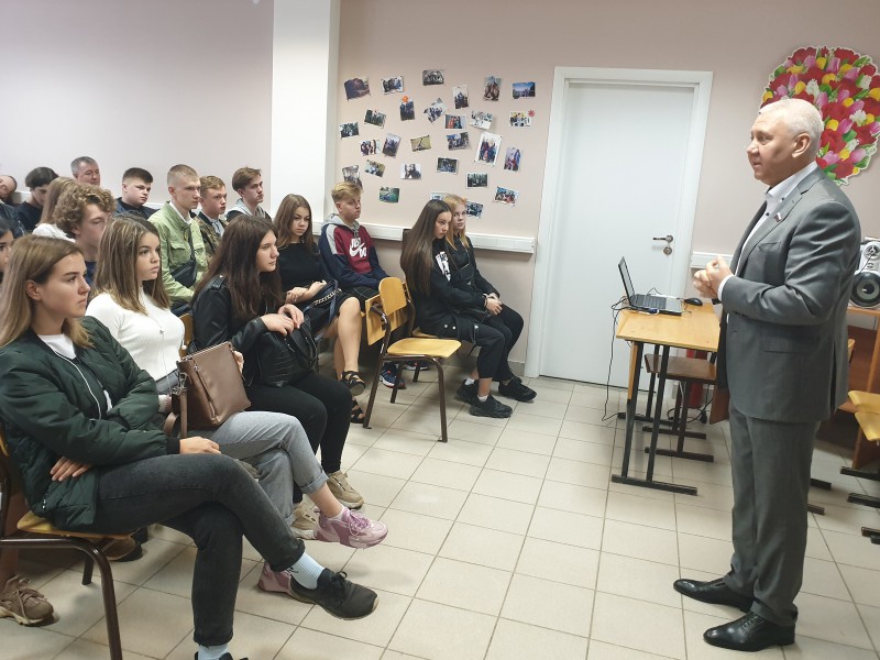 Шамиль Аляутдинов поздравил студентов и преподавателей Нижегородского бизнес-колледжа с началом учебного года