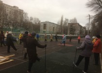В ТОС Б. Корнилова продолжаются занятия по скандинавской ходьбе