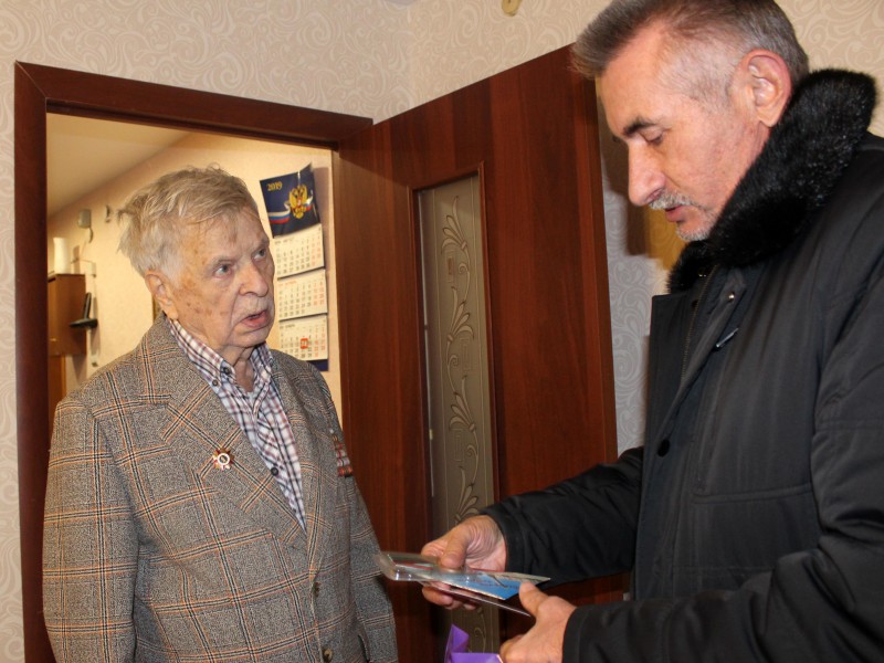 Владимир Герасичкин вручил ветеранам ВОВ юбилейные медали «75 лет освобождения Беларуси»