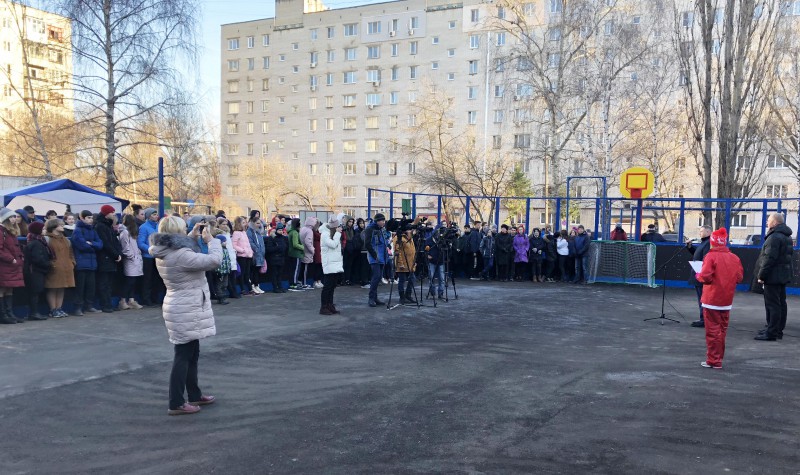 Андрей Дранишников посетил праздник двора на улицах Снежная и Радио, посвященный завершению благоустройства