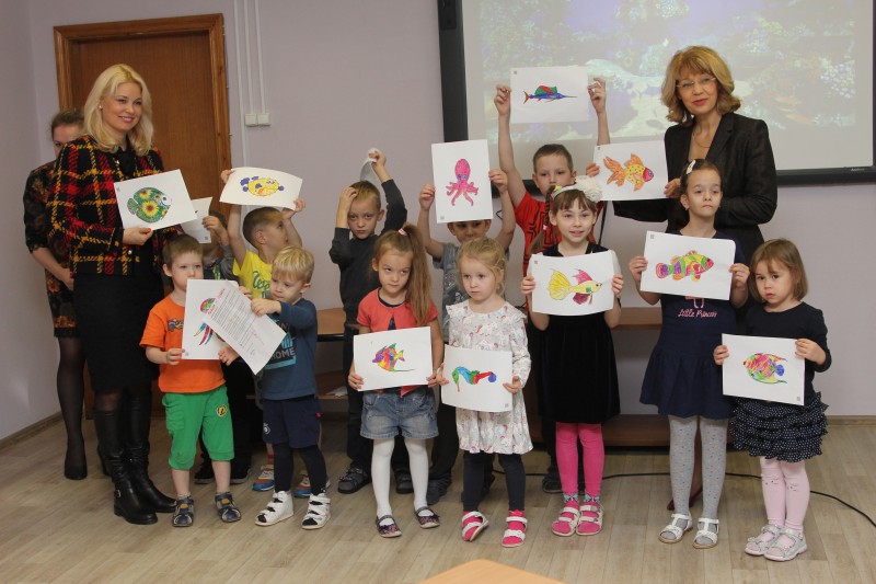 Анна Татаринцева организовала мастер-класс «Аквариум рисунков» для воспитанников центра «Журавушка»