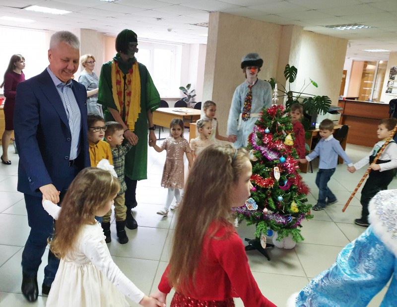 Шамиль Аляутдинов организовал новогодний праздник для детей микрорайона «Медвежья долина»