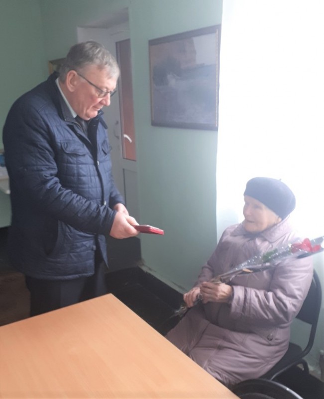 Николай Сатаев вручил ветеранам медали ко Дню Победы