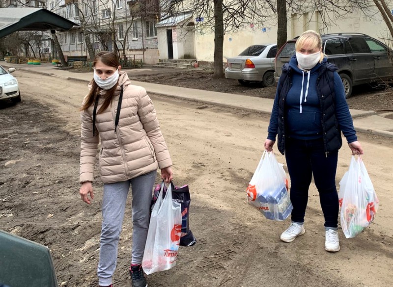 Станислав Прокопович передал продукты многодетной семье в Московском районе