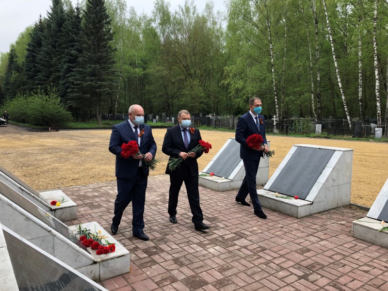 В День Победы Андрей Дранишников возложил цветы к мемориалам героям Великой Отечественной войны