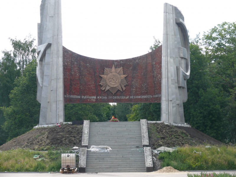Депутаты городской Думы проверили ход работ по благоустройству автозаводского Парка Славы
