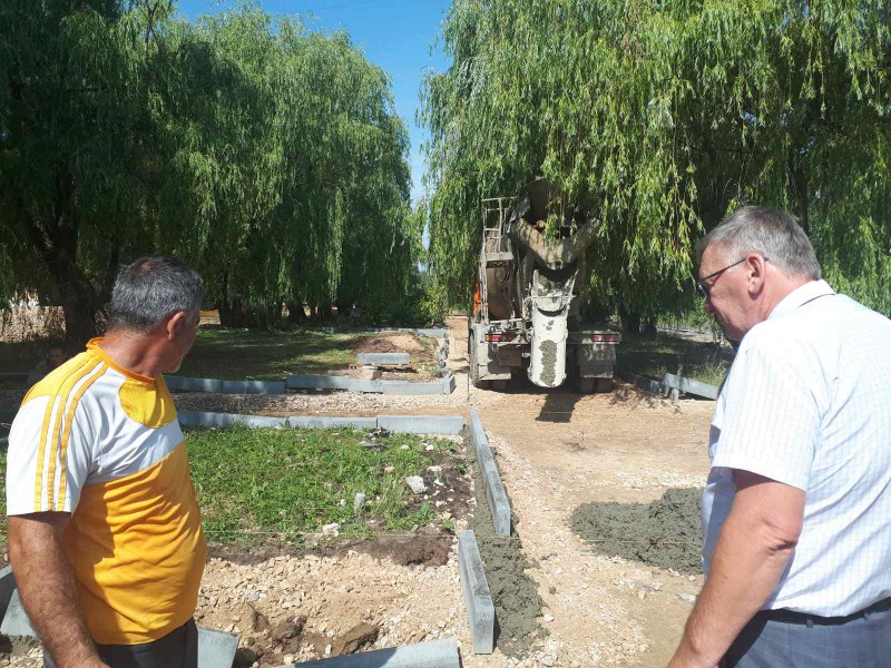 Николай Сатаев обсудил реставрацию памятника «Мать и дитя» в сквере на Сортировке