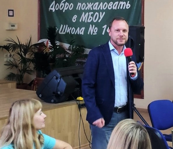 Николай Чернышов встретился с педагогами школы №140