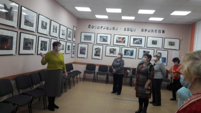 Жители ТОС №10 посетили фотовыставку библиотеки имени А.С. Макаренко