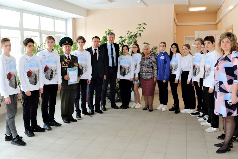 Олег Лавричев поздравил учеников школы №32 с победой в конкурсе «Моя страна - мое будущее»