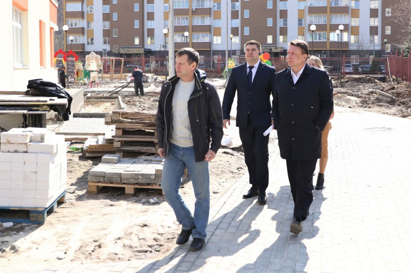 Депутаты Думы проконтролировали завершение строительства детского сада в ЖК «Гагаринские высоты»