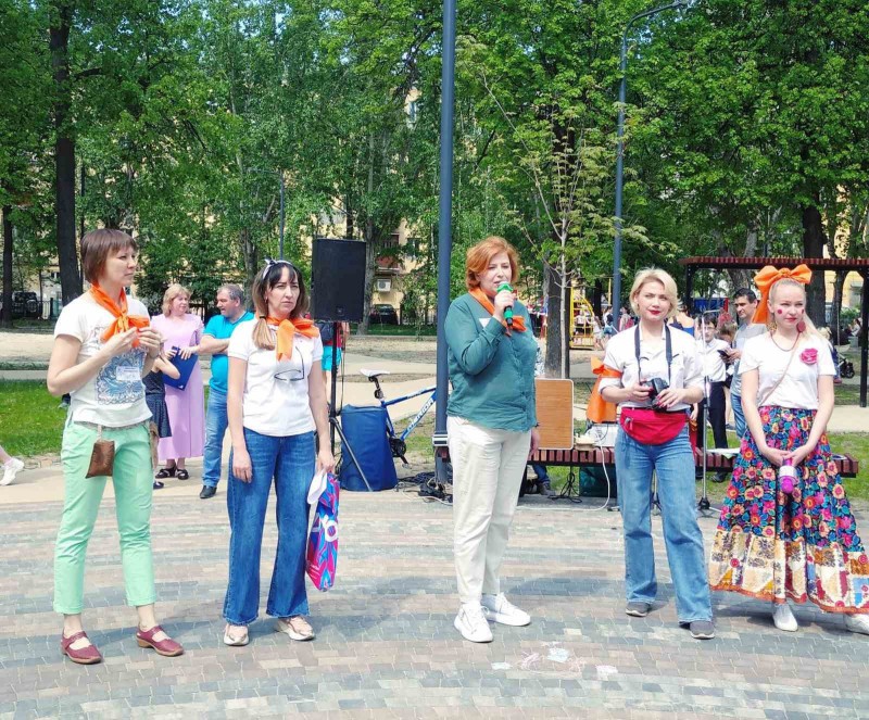 Жители Калининского микрорайона поблагодарили Юрия Ерофеева за помощь в проведении фестиваля добрососедства