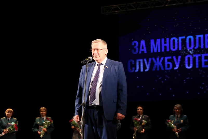 Николай Сатаев поздравил лучших сотрудниц силовых структур и женщин-врачей Нижегородской области